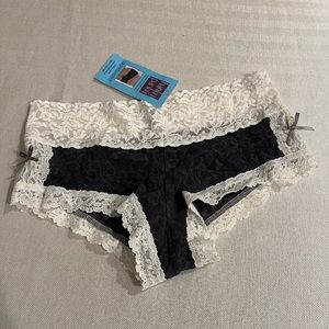 Hanky Panky boy shorts in dark gray with white lace trim. Size XS. NWT!
